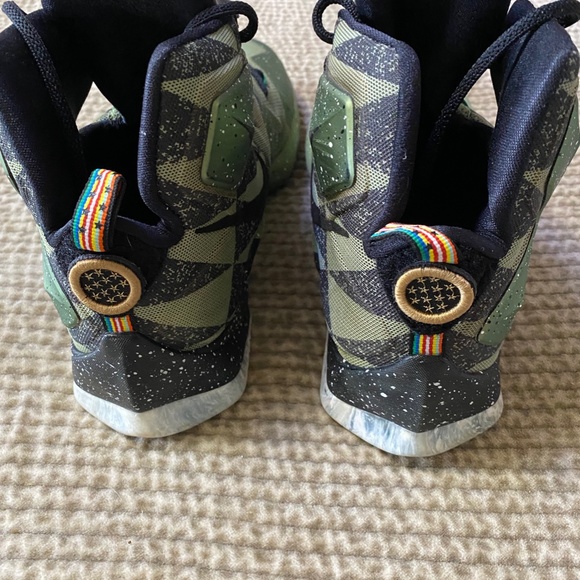 Nike LeBron, All Star, "Northern Lights" Men's Size 10 - Picture 2 of 5